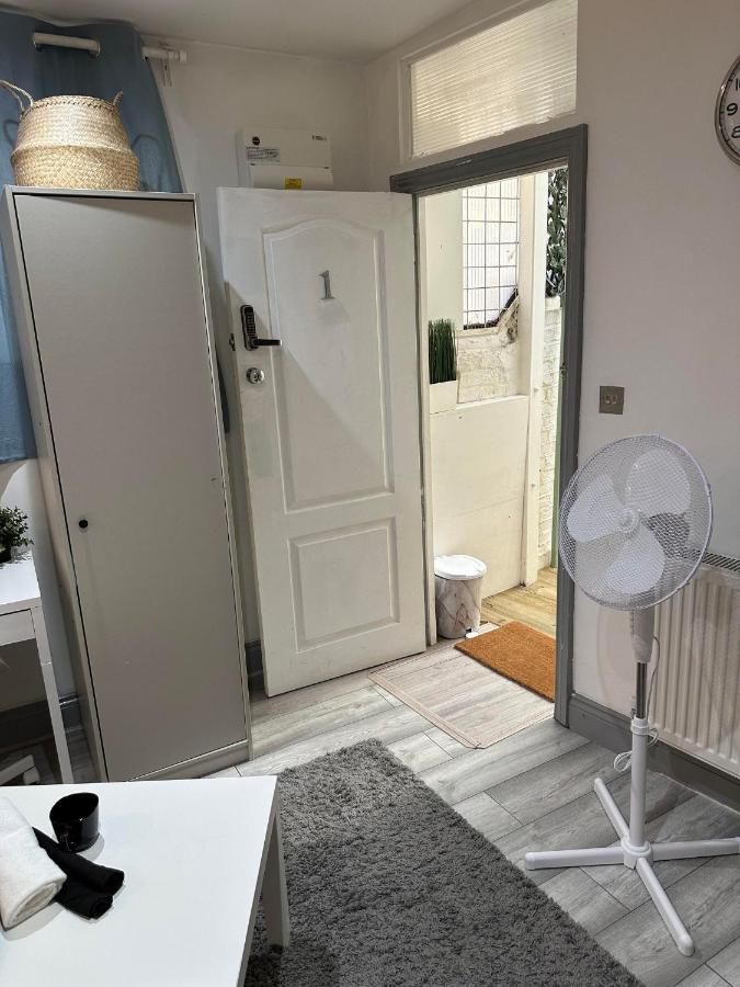 Charming Studio Apartment In Londres Exterior foto